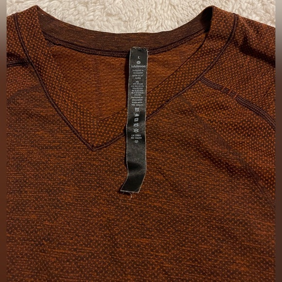 Lululemon Metal Vent Tech 2.0 V Neck Mens Shirt Black/Canyon Orange Sz L - Picture 10 of 10